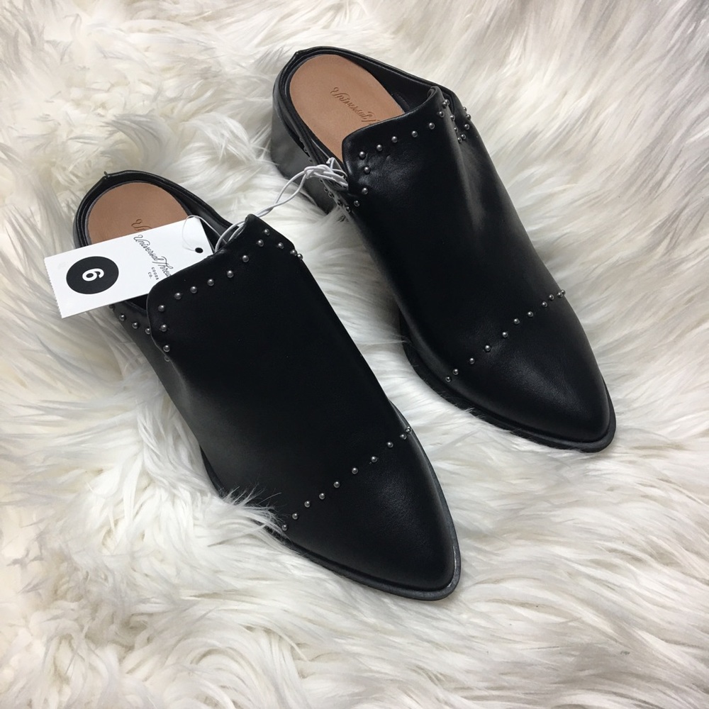 Universal Thread black Mules size 6
